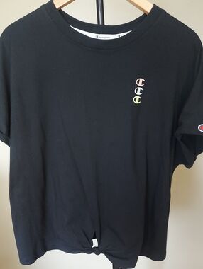 Champion Black Cropped Knot Tee with Small Multicolor Logos Sz XL